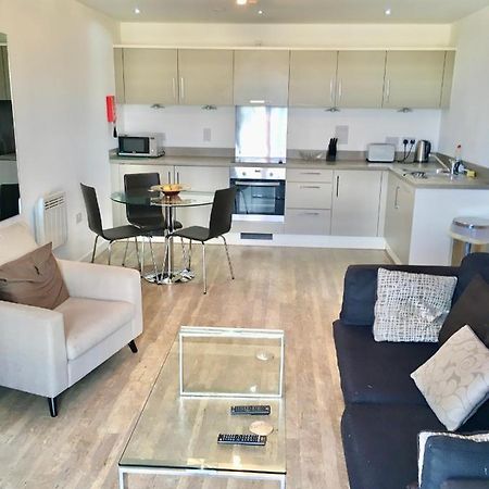 New Central Woking 1 And 2 Bedroom Apartments With Free Gym, Close To Train Station Eksteriør bilde