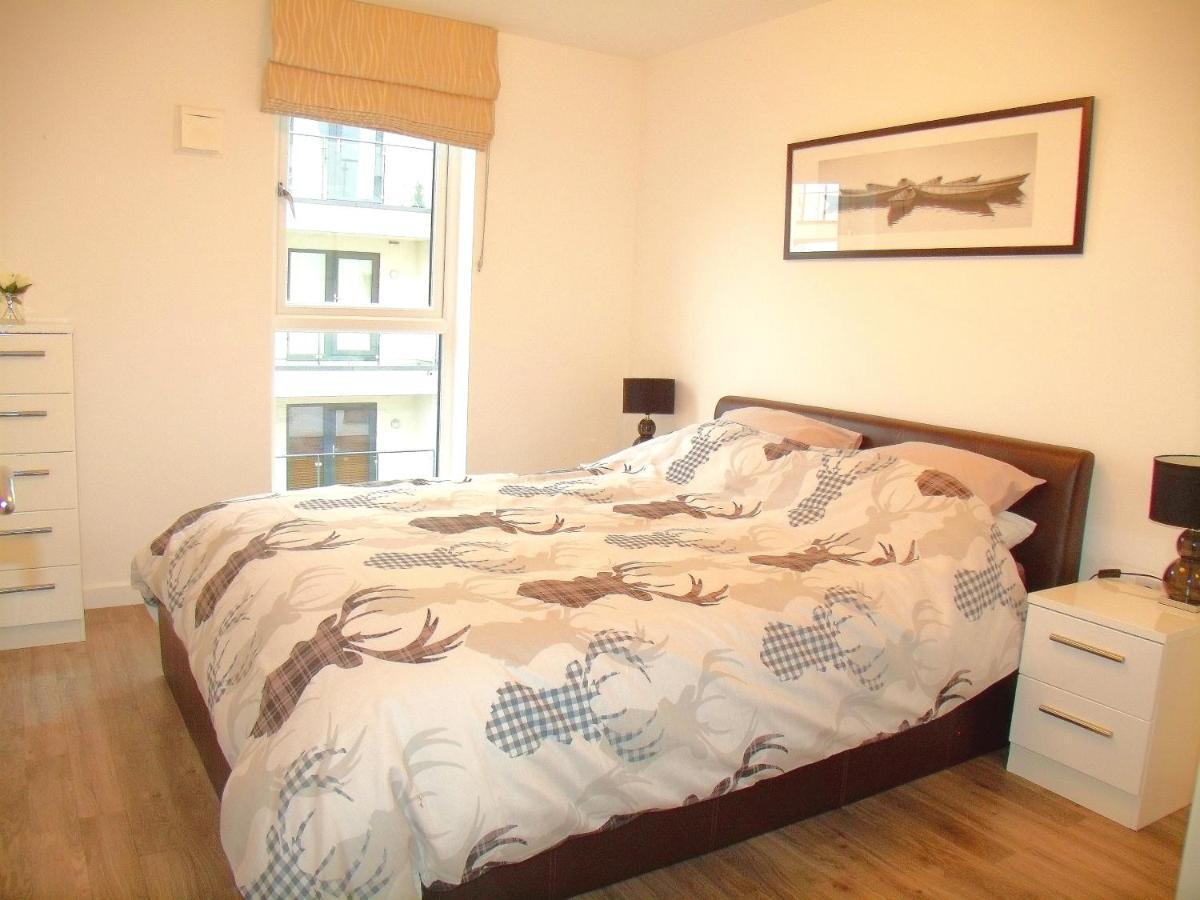 New Central Woking 1 And 2 Bedroom Apartments With Free Gym, Close To Train Station Eksteriør bilde