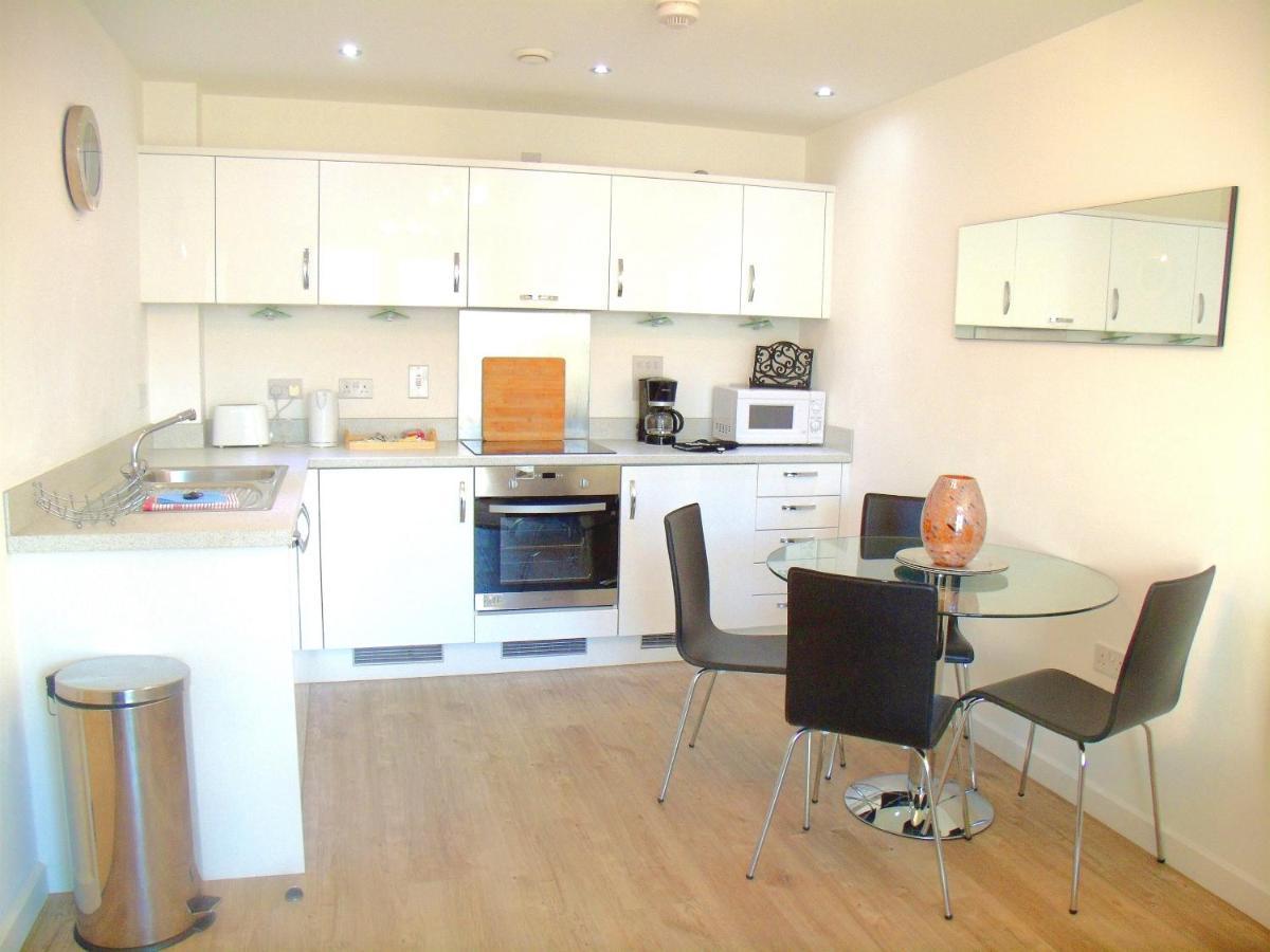 New Central Woking 1 And 2 Bedroom Apartments With Free Gym, Close To Train Station Eksteriør bilde