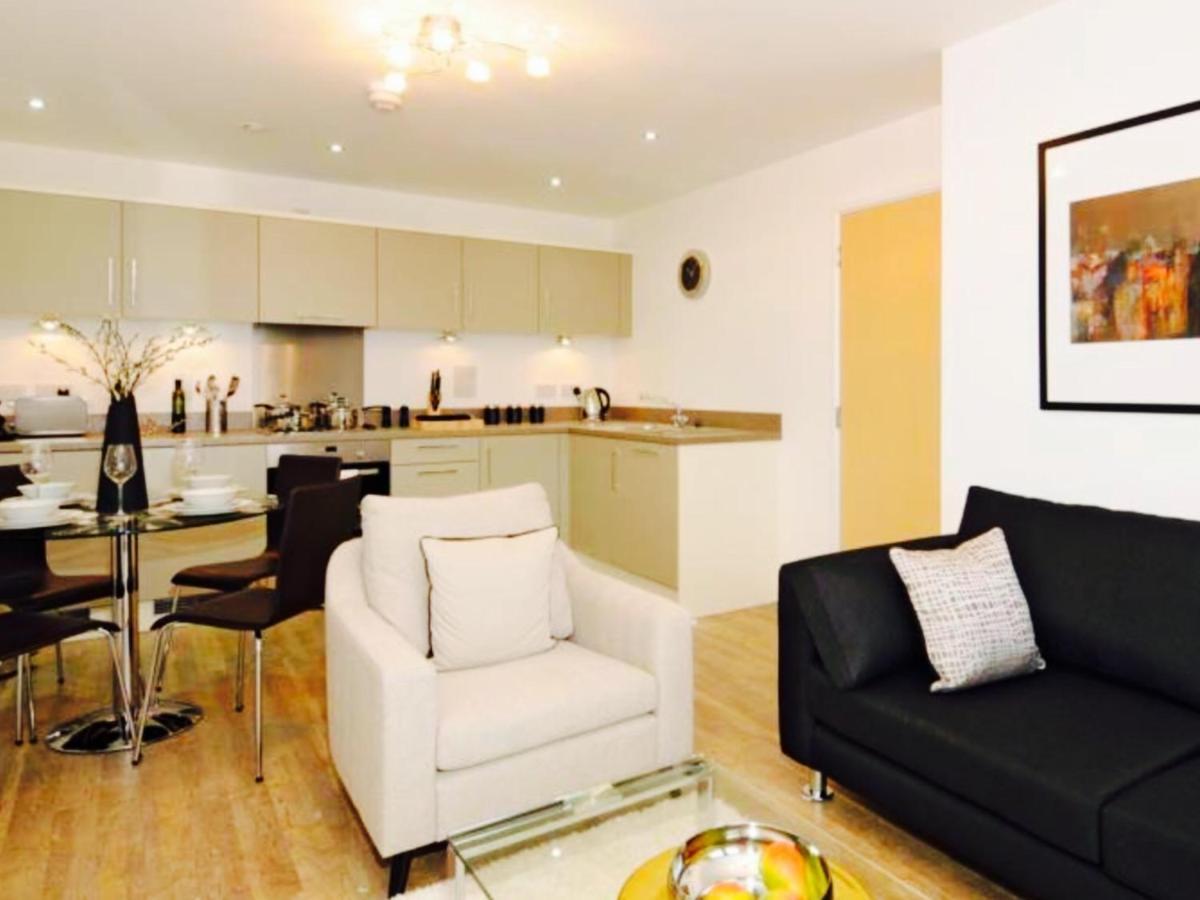 New Central Woking 1 And 2 Bedroom Apartments With Free Gym, Close To Train Station Eksteriør bilde