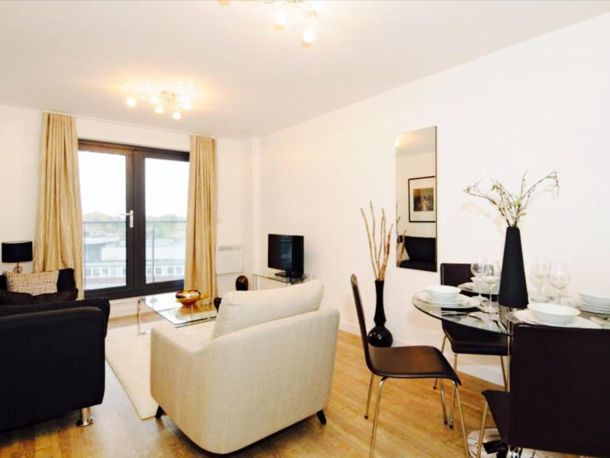 New Central Woking 1 And 2 Bedroom Apartments With Free Gym, Close To Train Station Eksteriør bilde