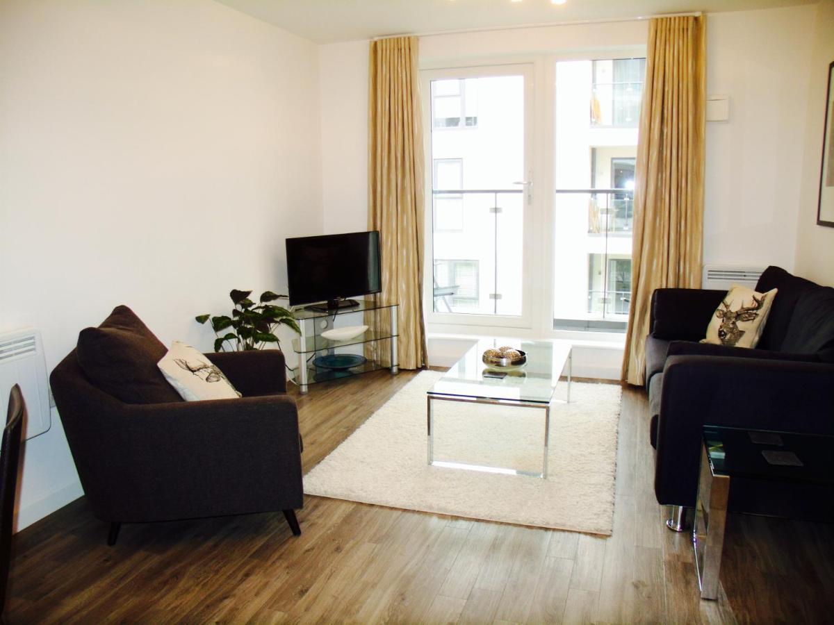 New Central Woking 1 And 2 Bedroom Apartments With Free Gym, Close To Train Station Eksteriør bilde
