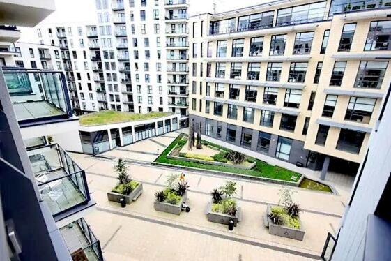 New Central Woking 1 And 2 Bedroom Apartments With Free Gym, Close To Train Station Eksteriør bilde