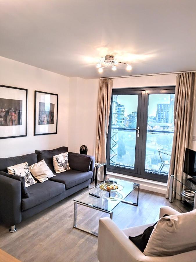 New Central Woking 1 And 2 Bedroom Apartments With Free Gym, Close To Train Station Eksteriør bilde