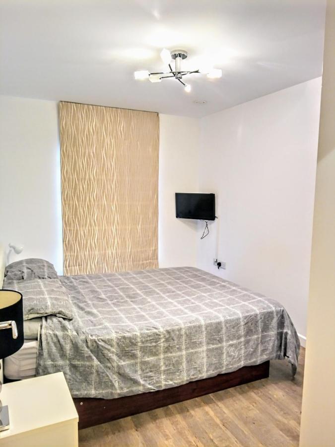 New Central Woking 1 And 2 Bedroom Apartments With Free Gym, Close To Train Station Eksteriør bilde