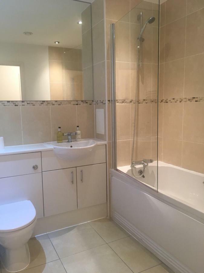 New Central Woking 1 And 2 Bedroom Apartments With Free Gym, Close To Train Station Rom bilde