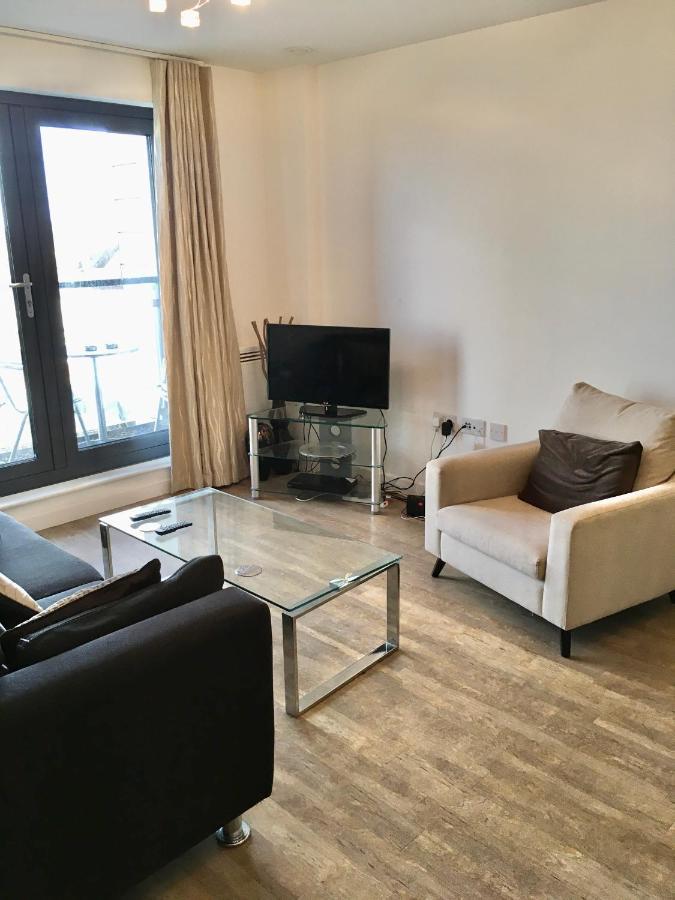 New Central Woking 1 And 2 Bedroom Apartments With Free Gym, Close To Train Station Eksteriør bilde