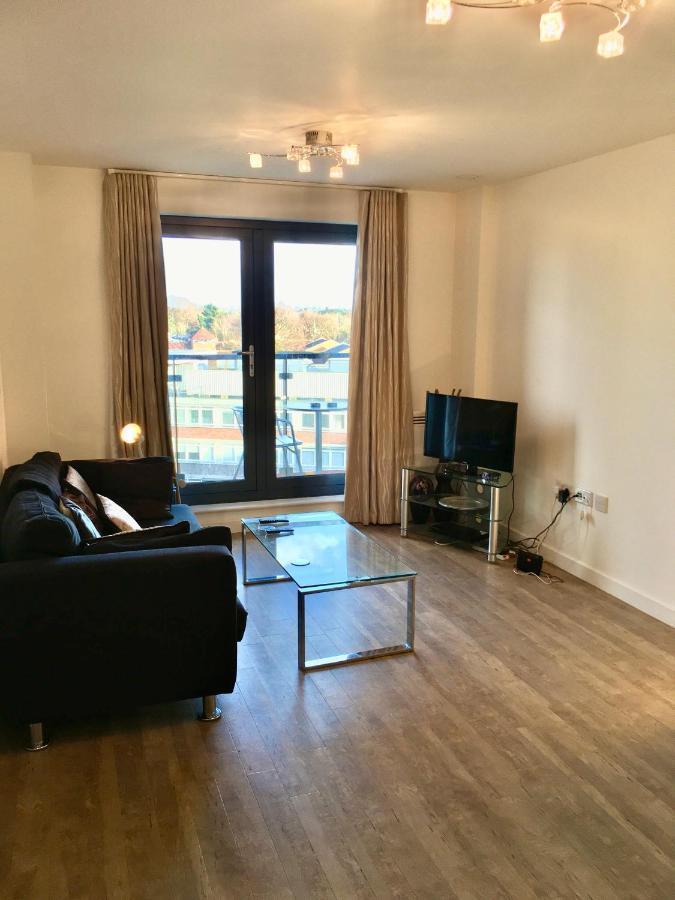 New Central Woking 1 And 2 Bedroom Apartments With Free Gym, Close To Train Station Eksteriør bilde